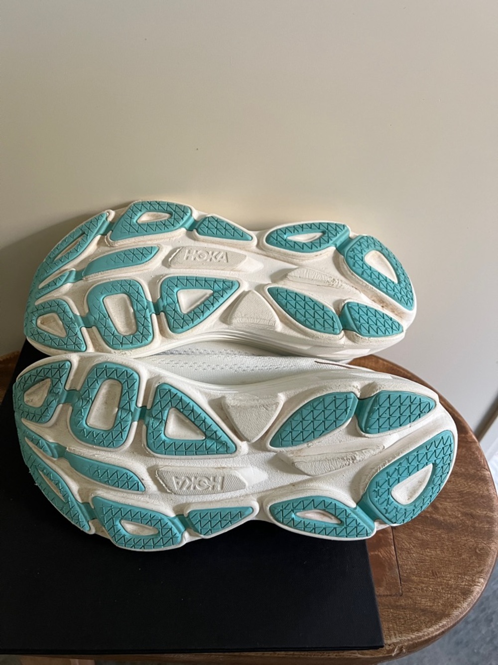 Hoka Bondi 8 in the "Frost / Rose Gold" colorway. - Picture 4 of 5